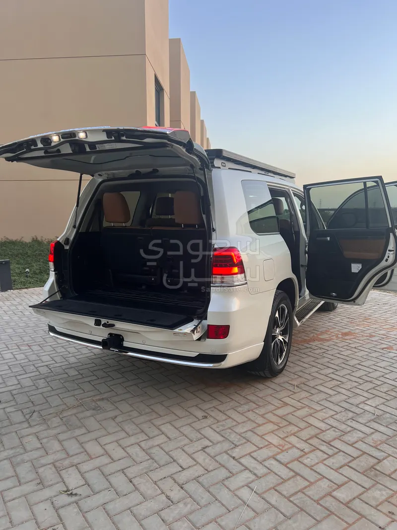 2021 تويوتا لاند كروزر جي اكس ار جراند تورينج