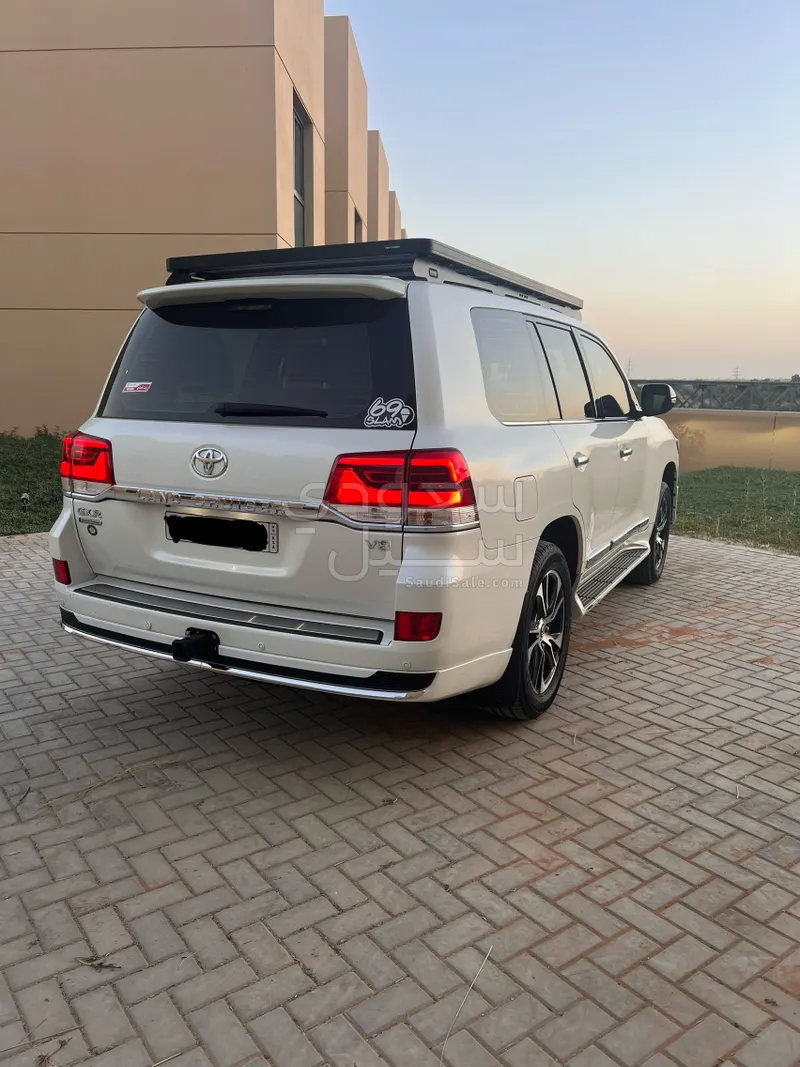 2021 تويوتا لاند كروزر جي اكس ار جراند تورينج