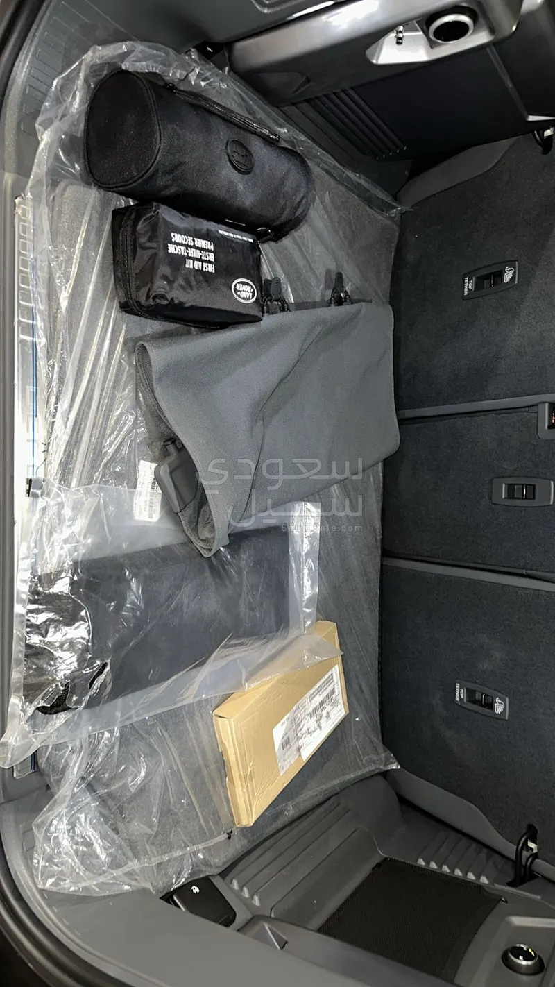 2025 Land Rover Defender Octa