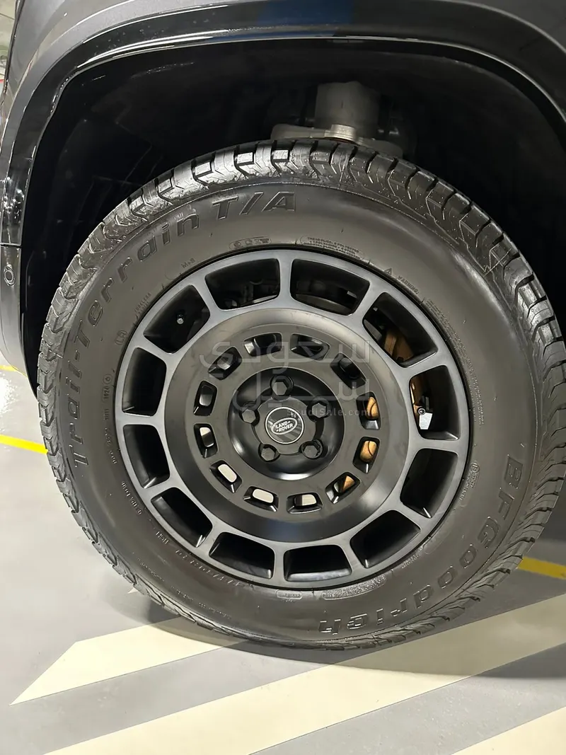 2025 Land Rover Defender Octa