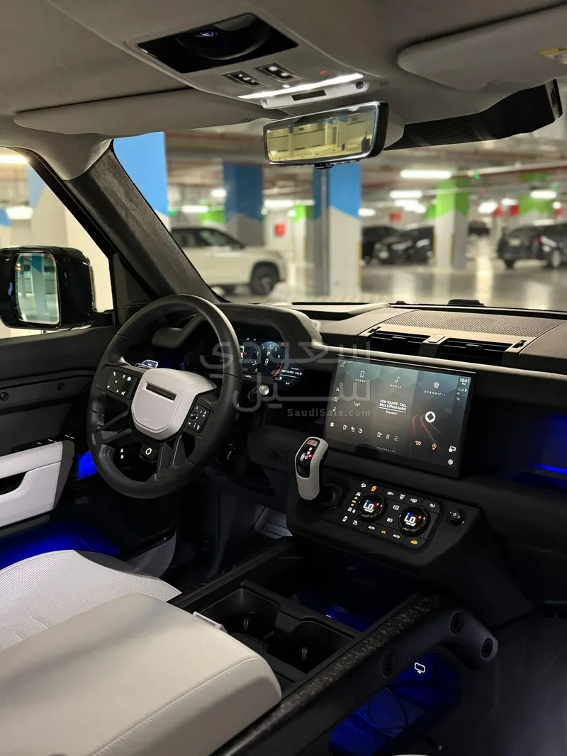 2025 Land Rover Defender Octa