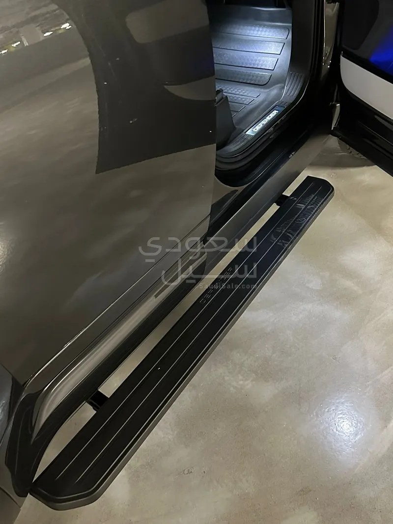 2025 Land Rover Defender Octa