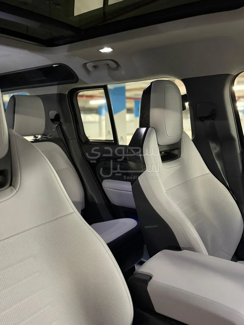 2025 Land Rover Defender Octa