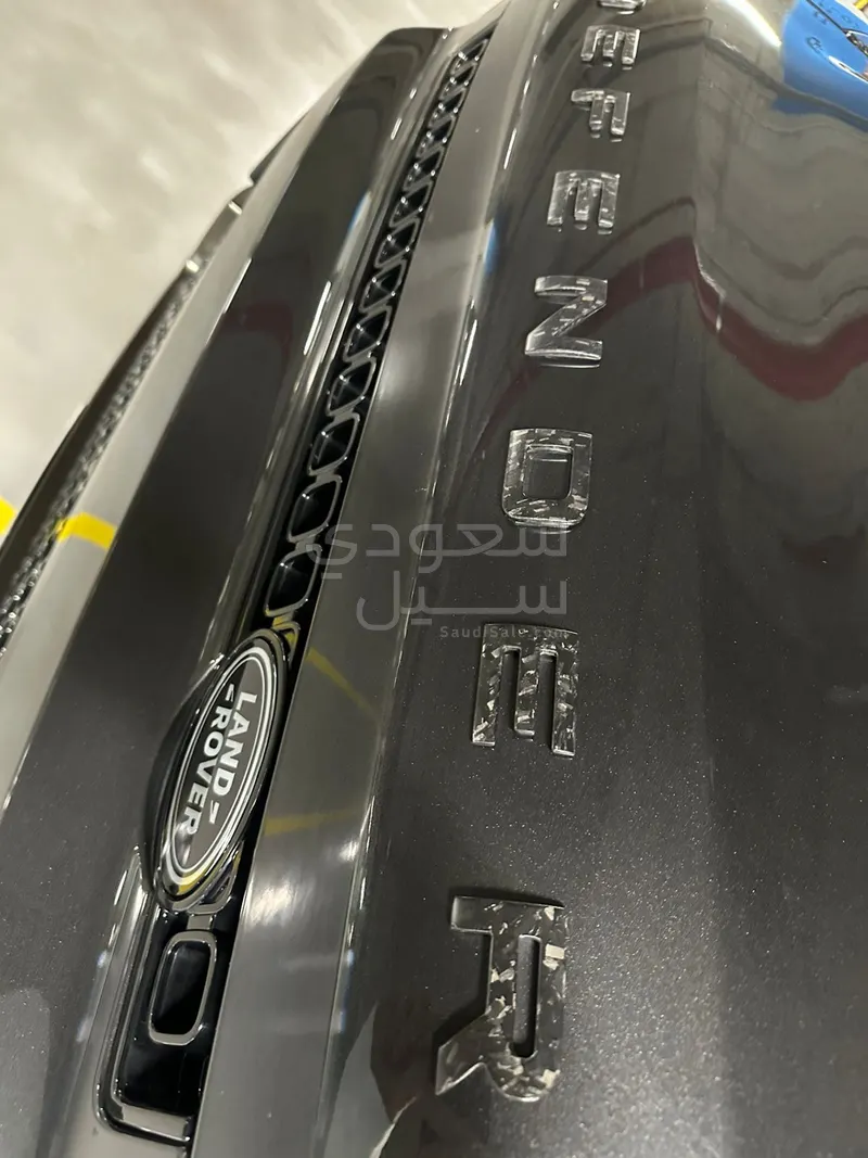 2025 Land Rover Defender Octa