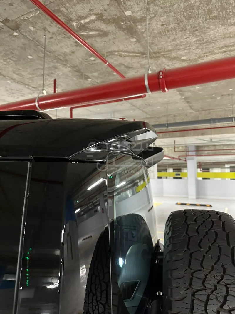 2025 Land Rover Defender Octa