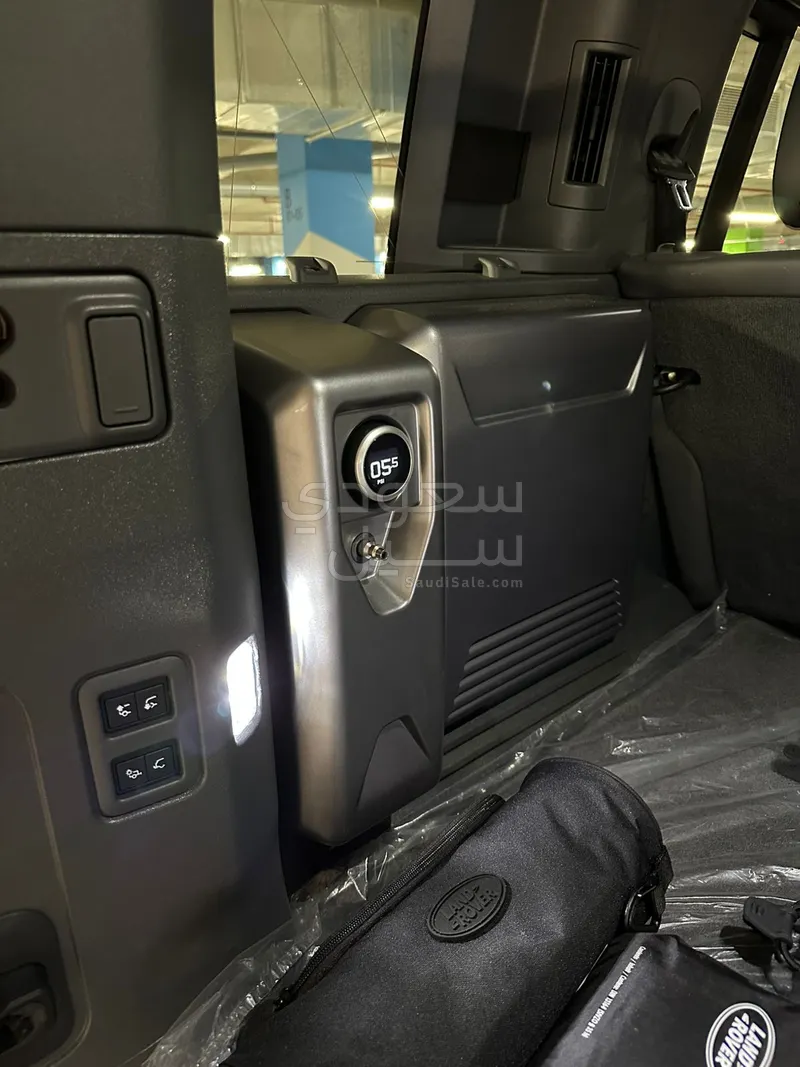 2025 Land Rover Defender Octa