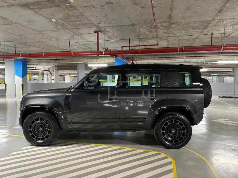 2025 Land Rover Defender Octa