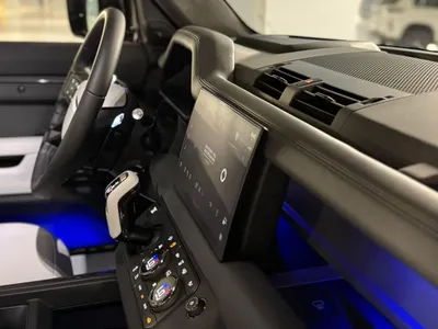 2025 Land Rover Defender Octa