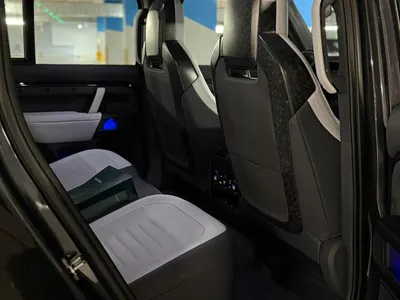 2025 Land Rover Defender Octa