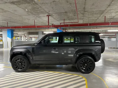 2025 Land Rover Defender Octa