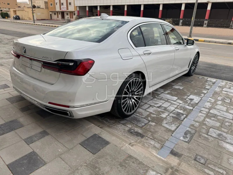 2020 بي ام دبليو الفئة السابعة 750 إل أي
