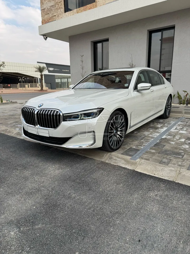 2020 بي ام دبليو الفئة السابعة 750 إل أي