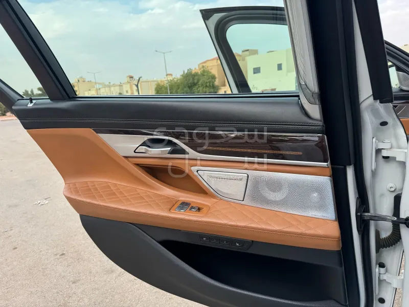 2020 بي ام دبليو الفئة السابعة 750 إل أي