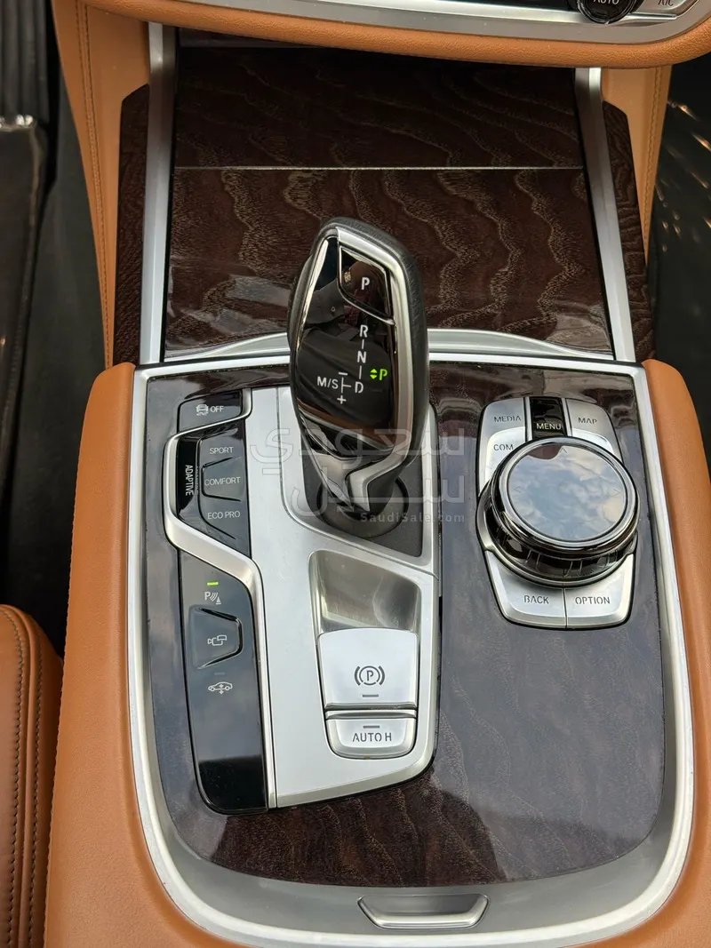 2020 بي ام دبليو الفئة السابعة 750 إل أي