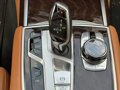 2020 بي ام دبليو الفئة السابعة 750 إل أي