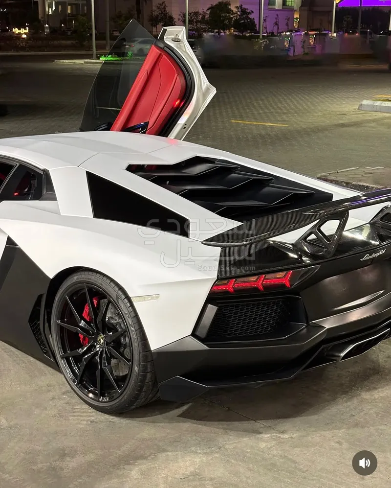 2012 Lamborghini Aventador LP 700-4