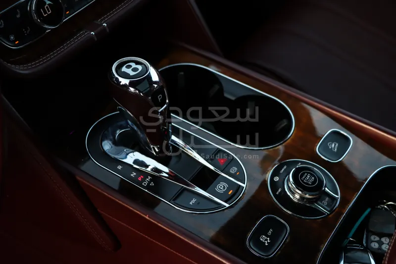 2019 بنتلي بنتايجا في 8