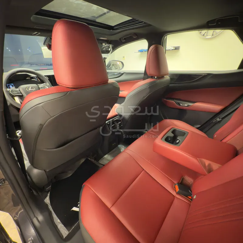 2024 لكزس إن إكس 350