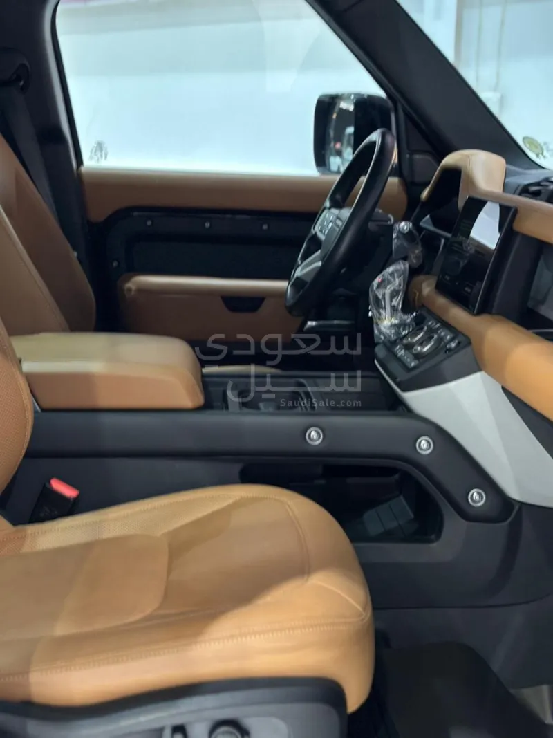2023 لاند روفر ديفيندر 110