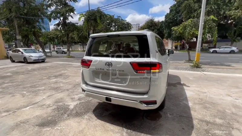 2022 Toyota Land Cruiser VXR