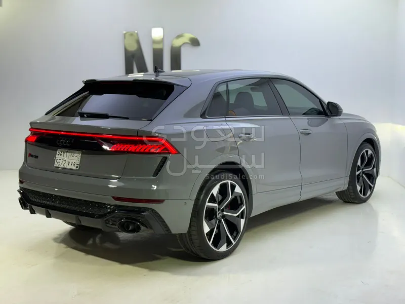 2023 Audi Q8 RS