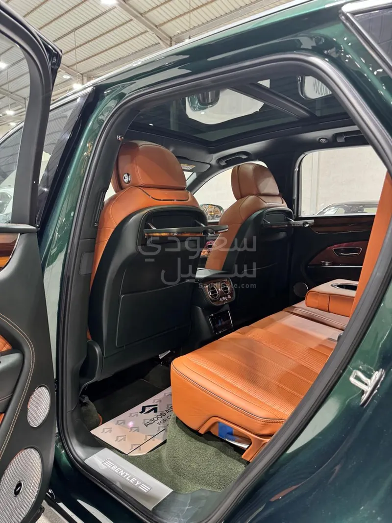 2021 بنتلي بنتايجا الاصدار الاول