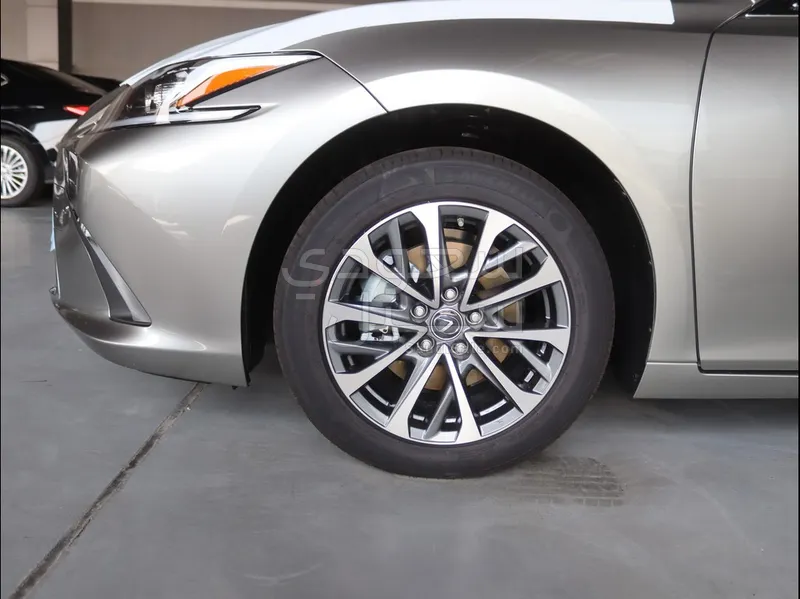 2025 Lexus ES 250