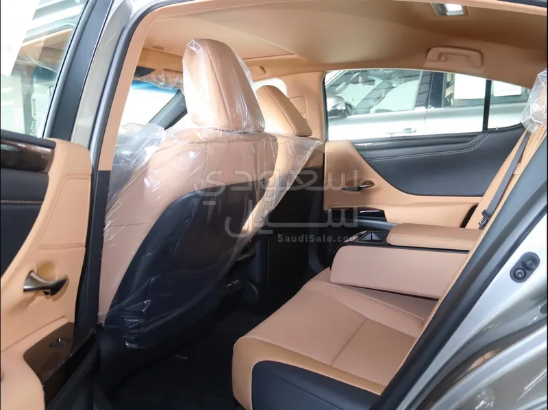2025 Lexus ES 250