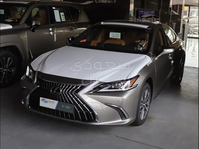 2025 Lexus ES 250