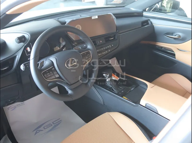2025 Lexus ES 250