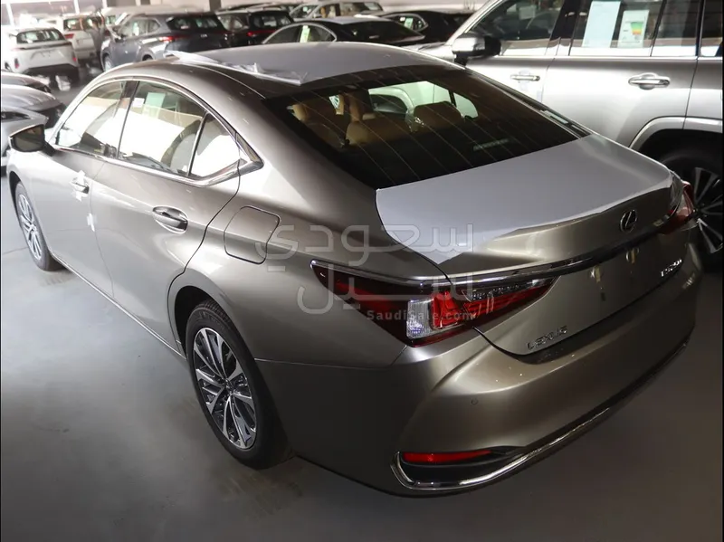 2025 Lexus ES 250