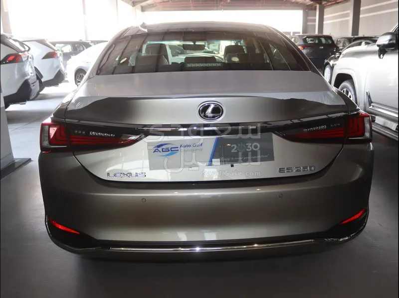 2025 Lexus ES 250
