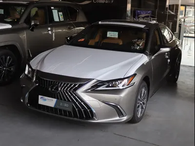 2025 Lexus ES 250