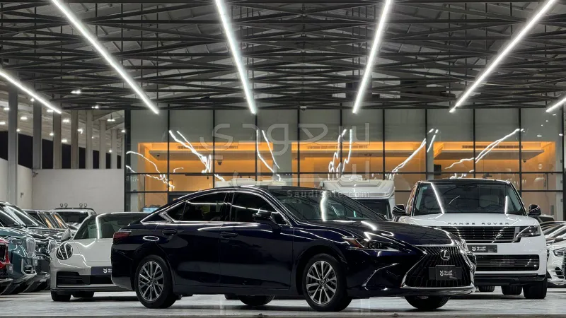 2025 Lexus ES 250