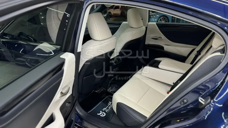 2025 Lexus ES 250