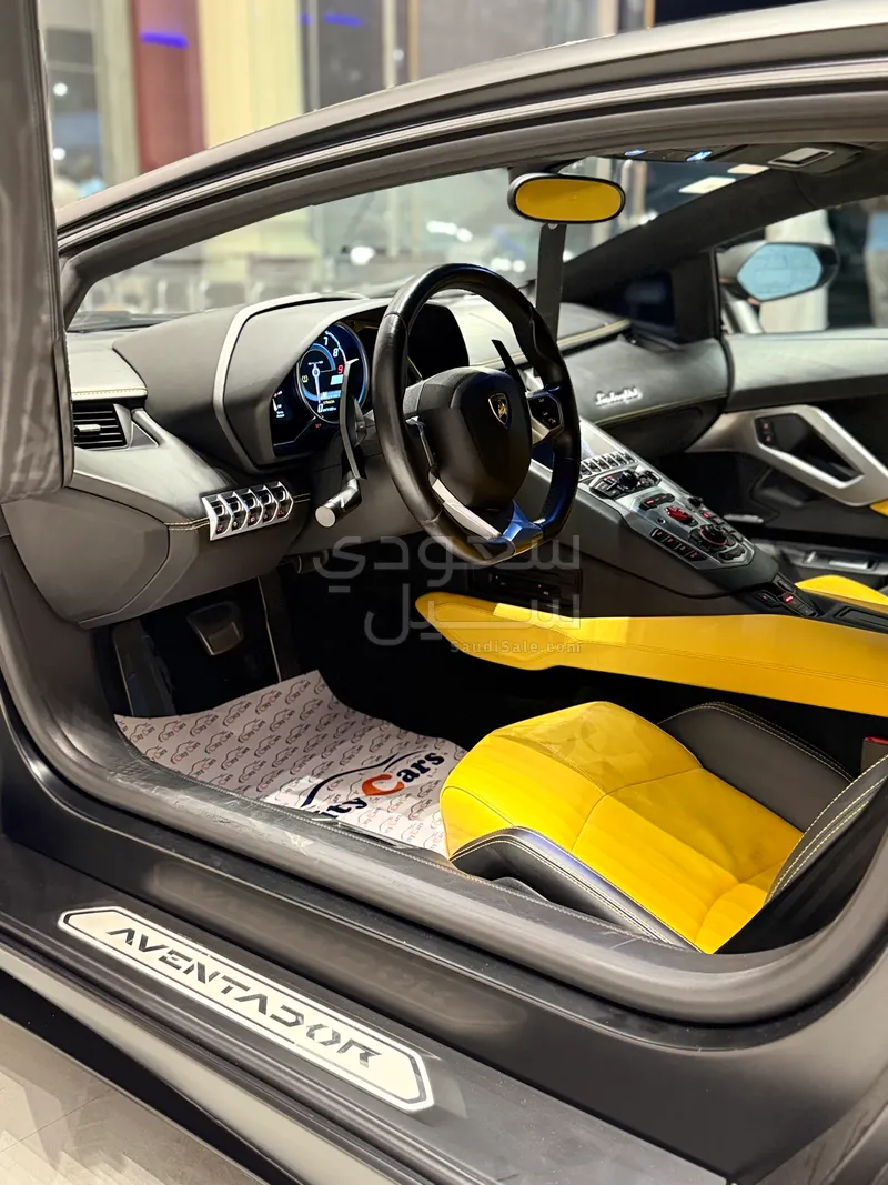 2015 Lamborghini Aventador LP 700-4