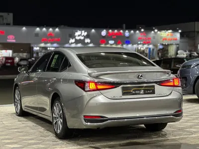 2024 لكزس إي إس 300إتش