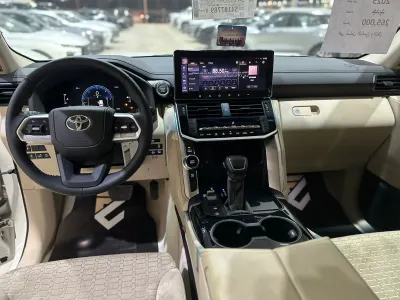2025 Toyota Land Cruiser GXR 2