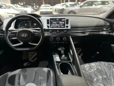 2025 Hyundai Elantra Smart