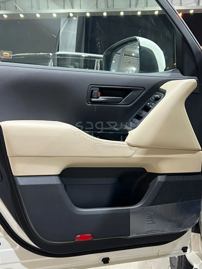 2025 Toyota Land Cruiser GXR 2