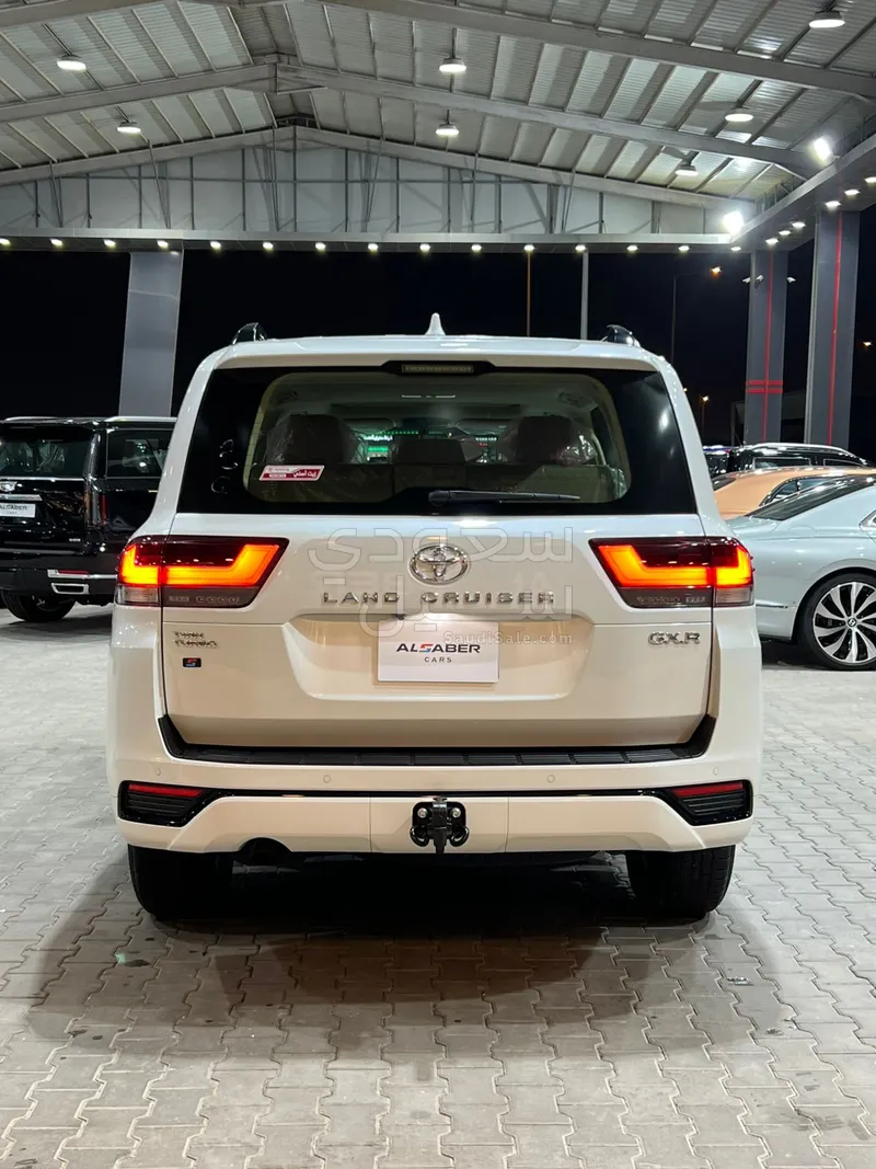 2025 Toyota Land Cruiser GXR 2