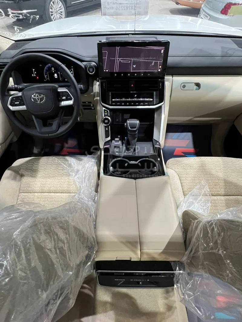 2025 Toyota Land Cruiser GXR 2
