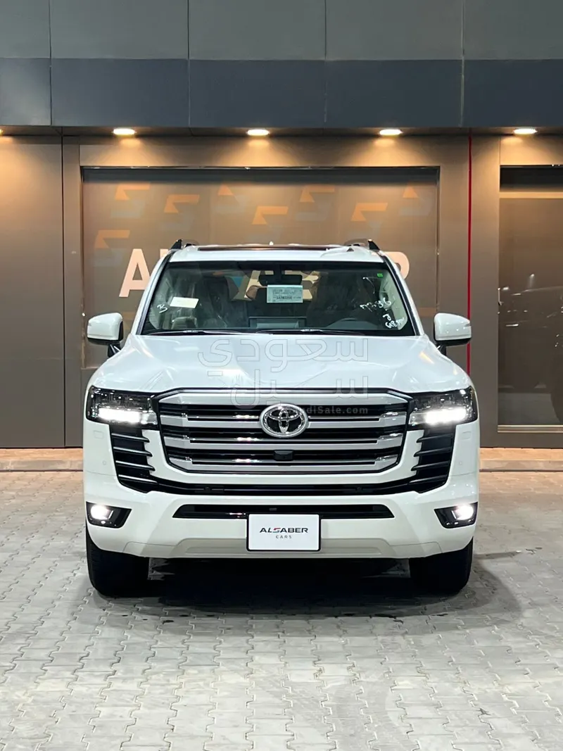2025 Toyota Land Cruiser GXR 2