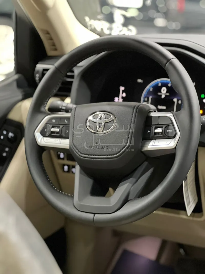 2025 Toyota Land Cruiser GXR 2
