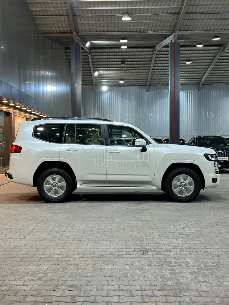 2025 Toyota Land Cruiser GXR 2