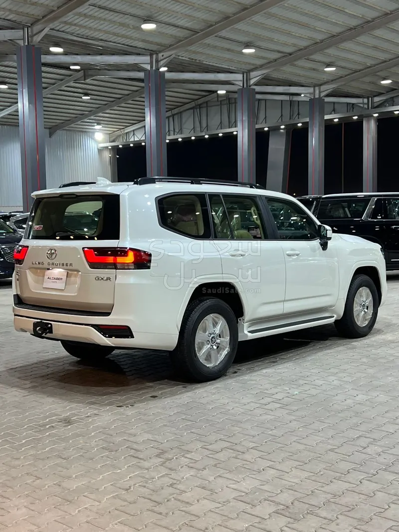 2025 Toyota Land Cruiser GXR 2