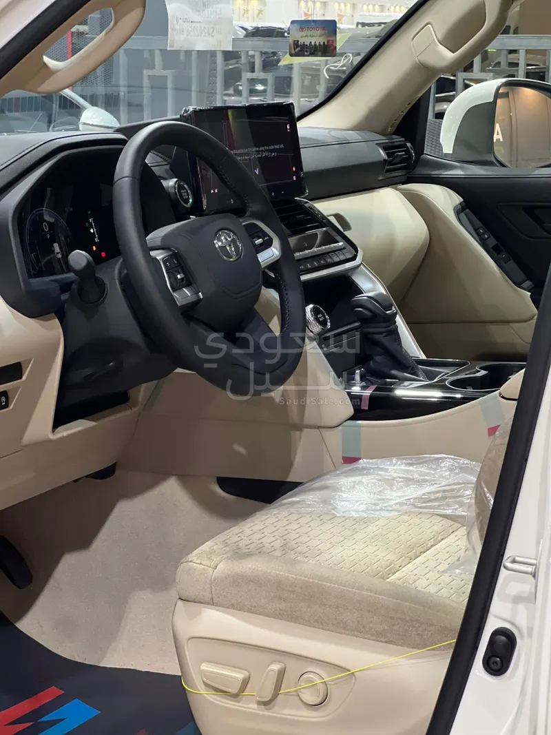2025 Toyota Land Cruiser GXR 2