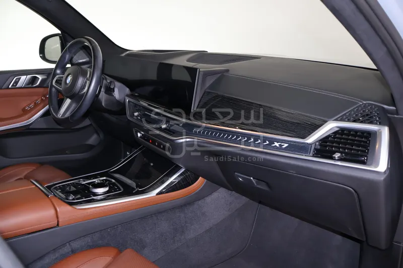 2024 BMW X Series 7 M kit