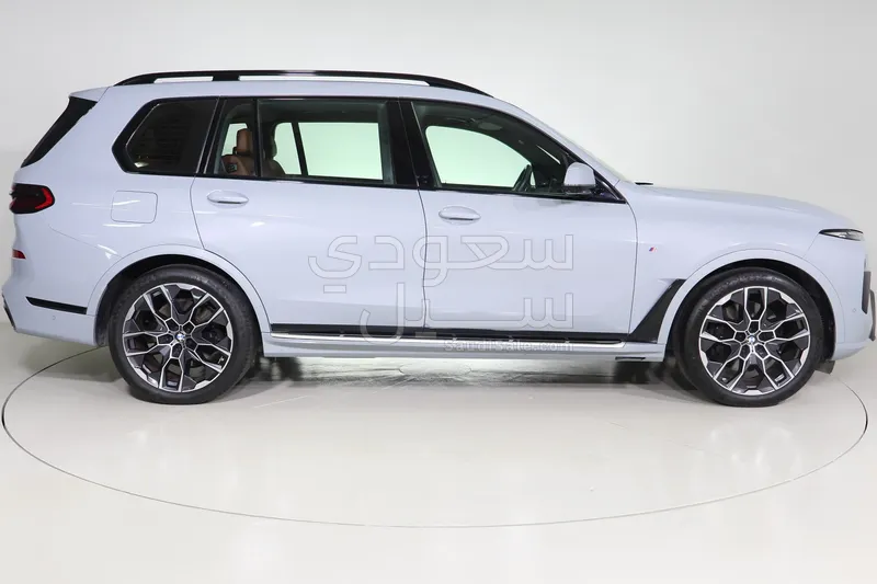 2024 BMW X Series 7 M kit