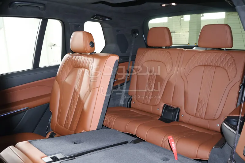 2024 BMW X Series 7 M kit